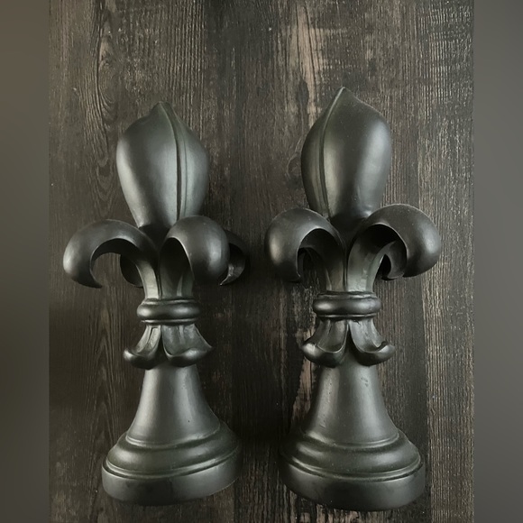 Unbranded matte black pair of Fleur di Lis bookends - Picture 4 of 7